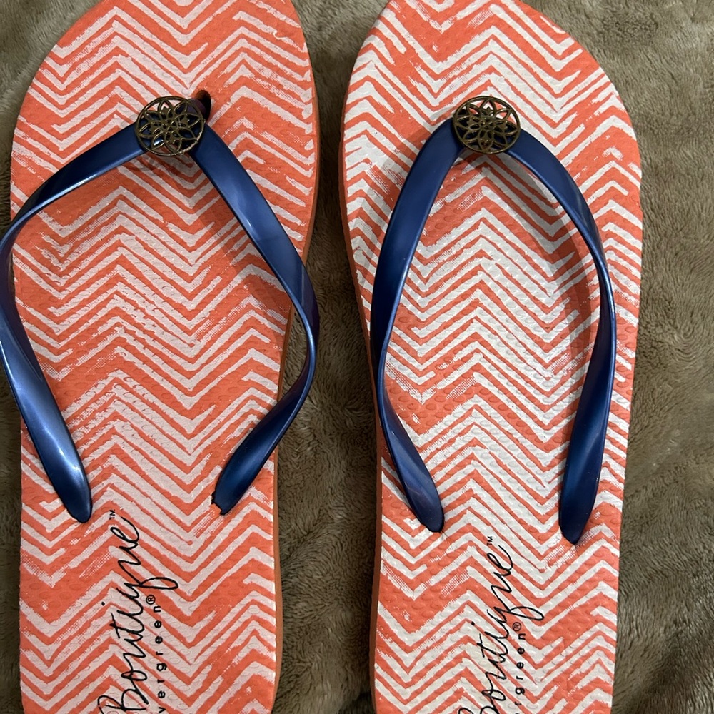 Boutique by evergreen flip flops